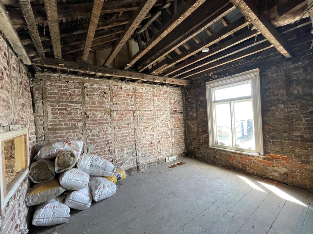 Lot: 65 - PLANNING FOR RESIDENTIAL CONVERSION IN DESIRABLE LOCATION - First floor room to front